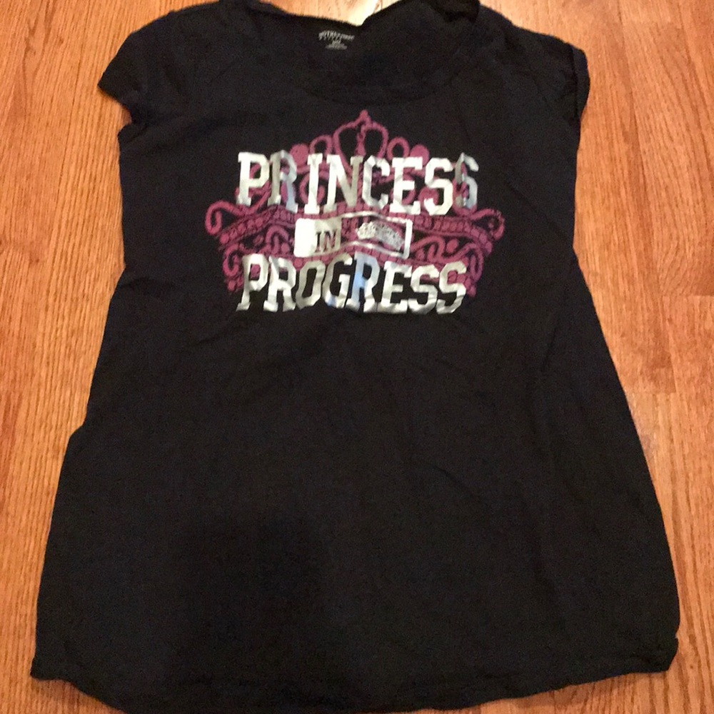 Short sleeved maternity top